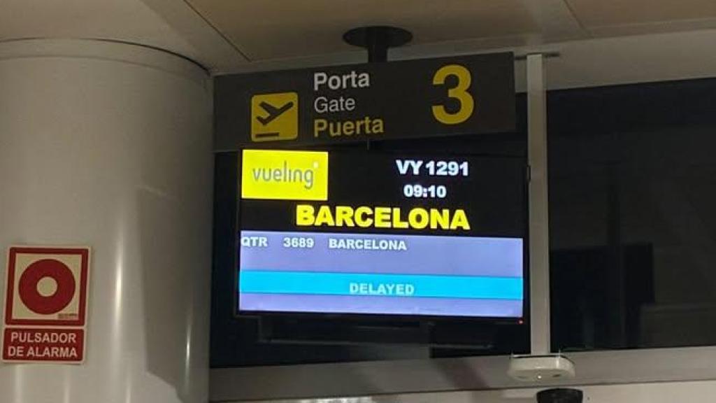 La pantalla de información del vuelo sigue marcando las 9:00 horas de la mañana