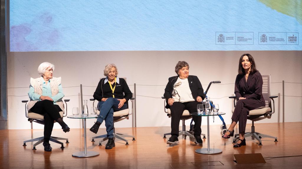 De izquierda a derecha, Paquita Sauquillo, Manuela Carmena, Cristina Almeida y Cruz Sánchez de Lara.