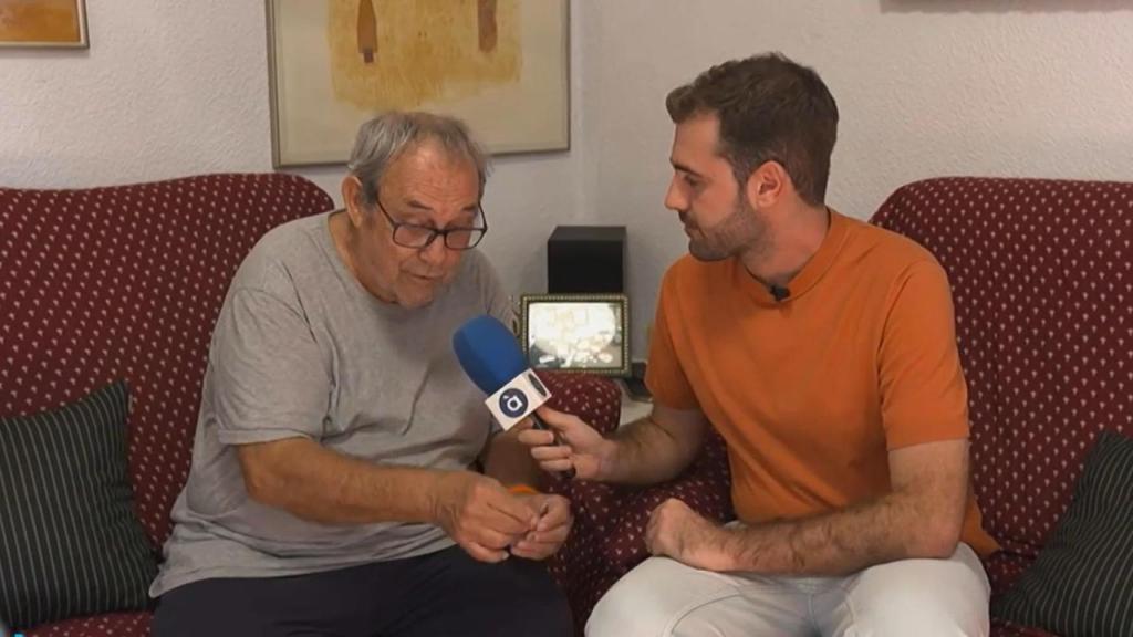 Joan, entrevistado en el programa 'La clau per a viure' de À Punt. EE