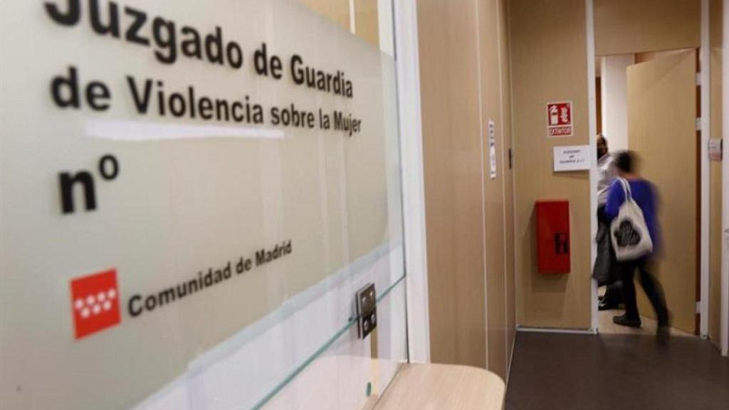 Vista del acceso al juzgado de Violencia contra la Mujer en Madrid.
