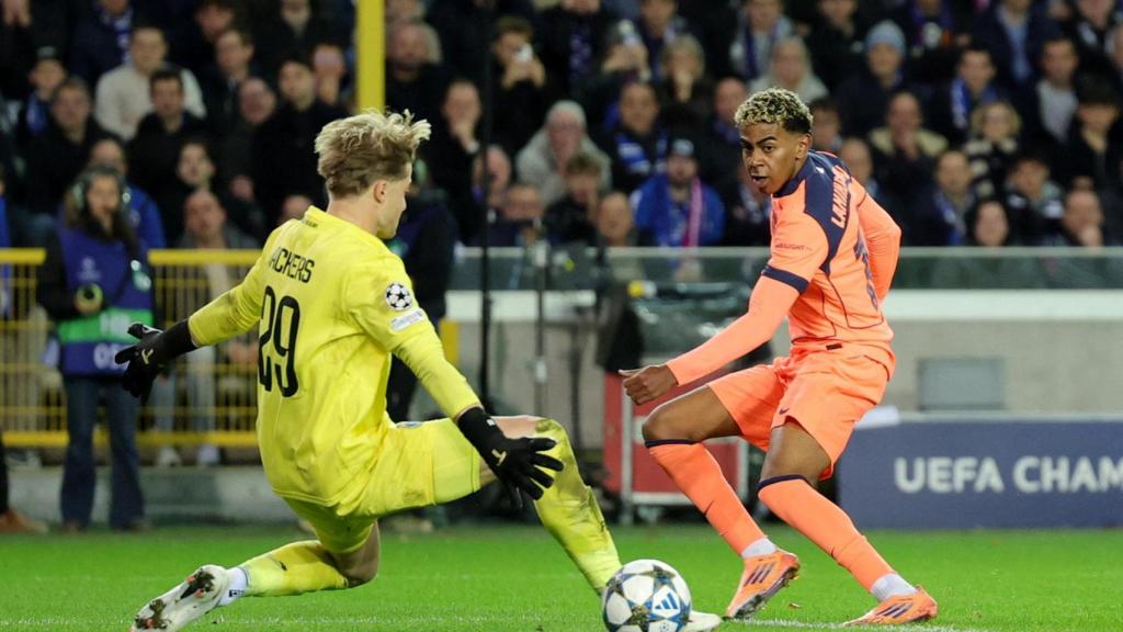 Lamine Yamal durante el partido contra el Brujas.