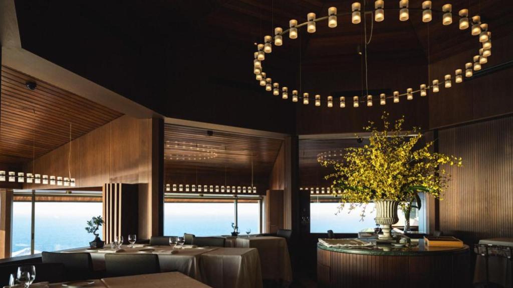 La sala del Restaurante Akelarre, San Sebastián.