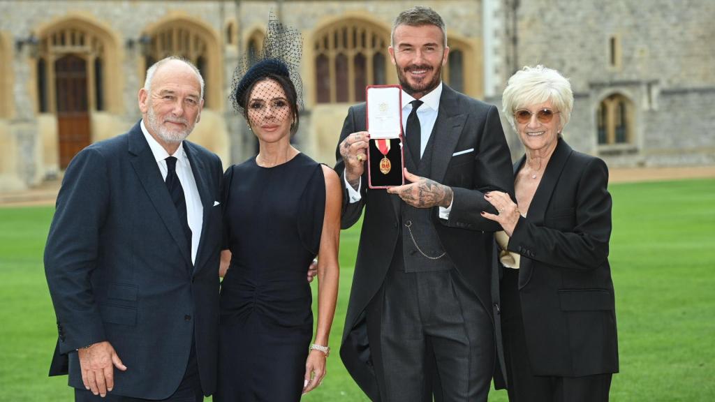 David Beckham junto a su mujer y sus padres.