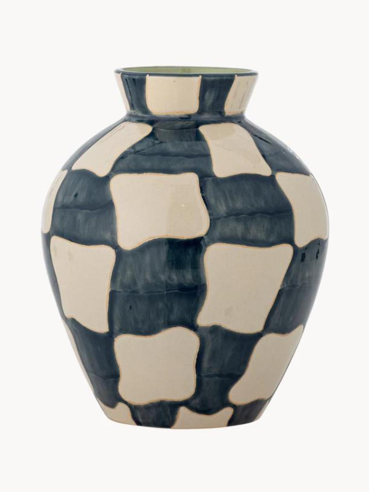 Jarrón de cerámica Check de Westwing por 67,99 euros.