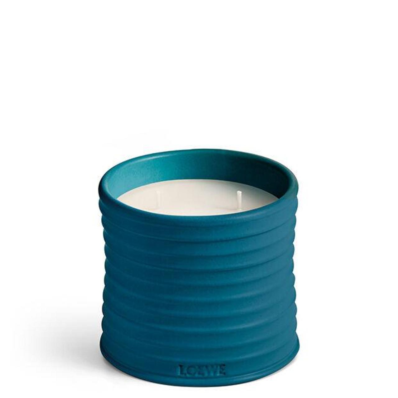 Vela mediana Incense de Loewe. Su precio es de 190 euros.