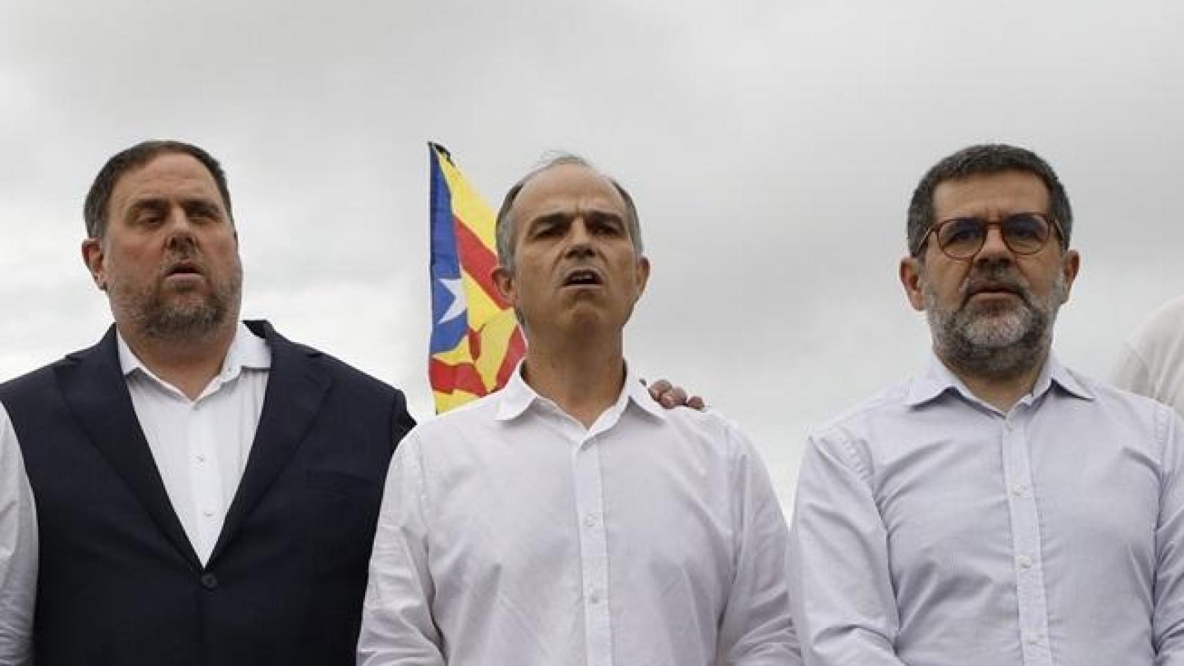 De izquierda a derecha: el líder de ERC, Oriol Junqueras, el exportavoz de la Generalitat Jordi Turull y el expresidente de Asamblea Nacional Catalana, Jordi Sànchez.
