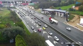 La lluvia en A Coruña provoca retenciones de tráfico en las principales vías de la ciudad