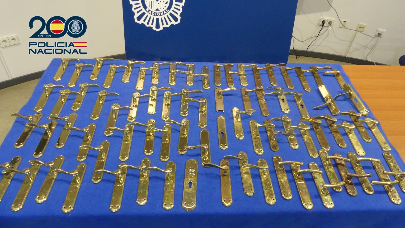 Manillas sustraídas.