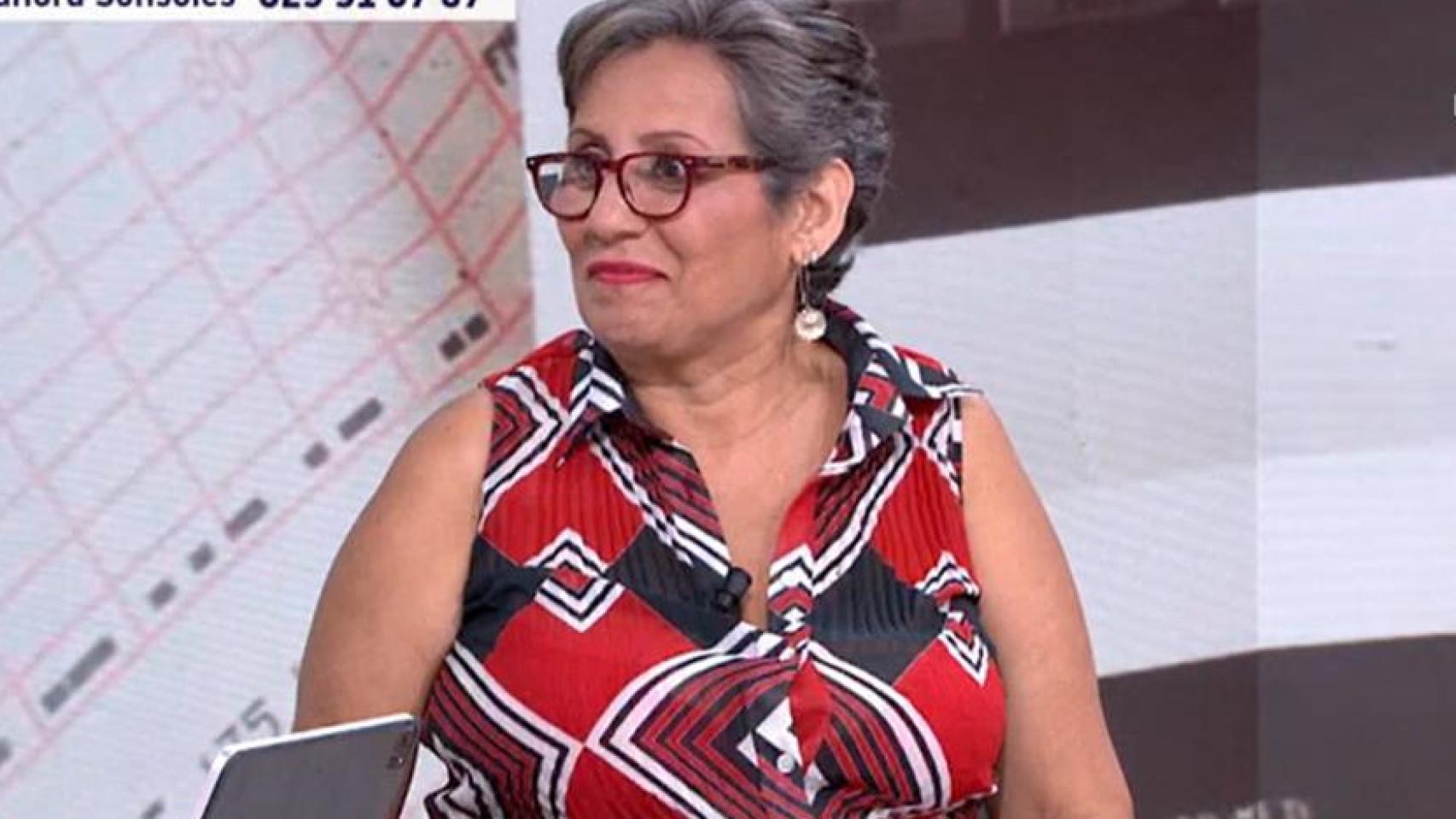 Esta madre de familia espera con felicidad a su nueva hija.