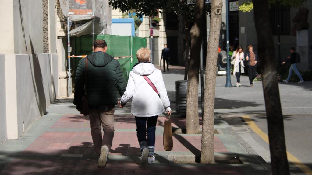 Personas mayores en las calles de Zaragoza
