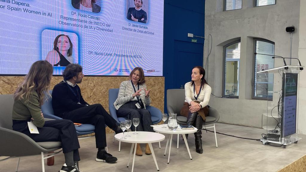 Mesa de debate 'La IA y la ética' en el Congreso de Tecnologías Emergentes de 2024.