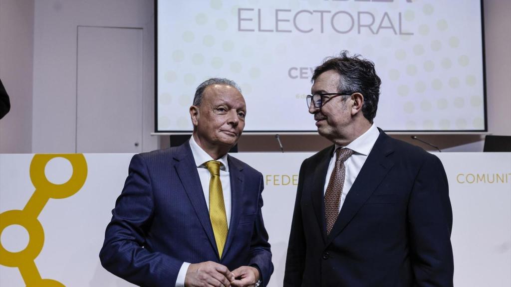 Salvador Navarro y Vicente Lafuente en el auditorio Miguel Burdeos. Rober Solsona / Europa Press