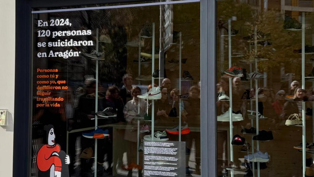 Zapatos en el interior de la instalación.