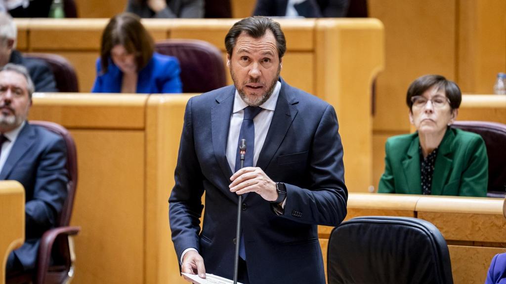 EL ministro de Fomento, Óscar Puente, en una reciente intervención en el Senado.