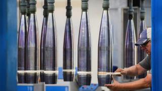 Línea de producción de proyectiles de 155 mm en una planta de Rheinmetall