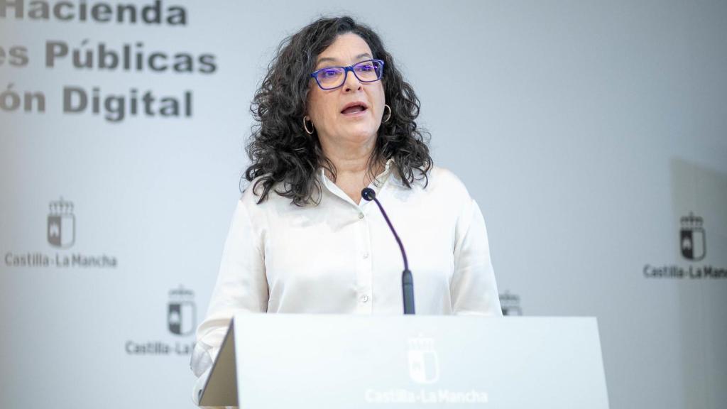 Lola Alcónez en rueda de prensa.