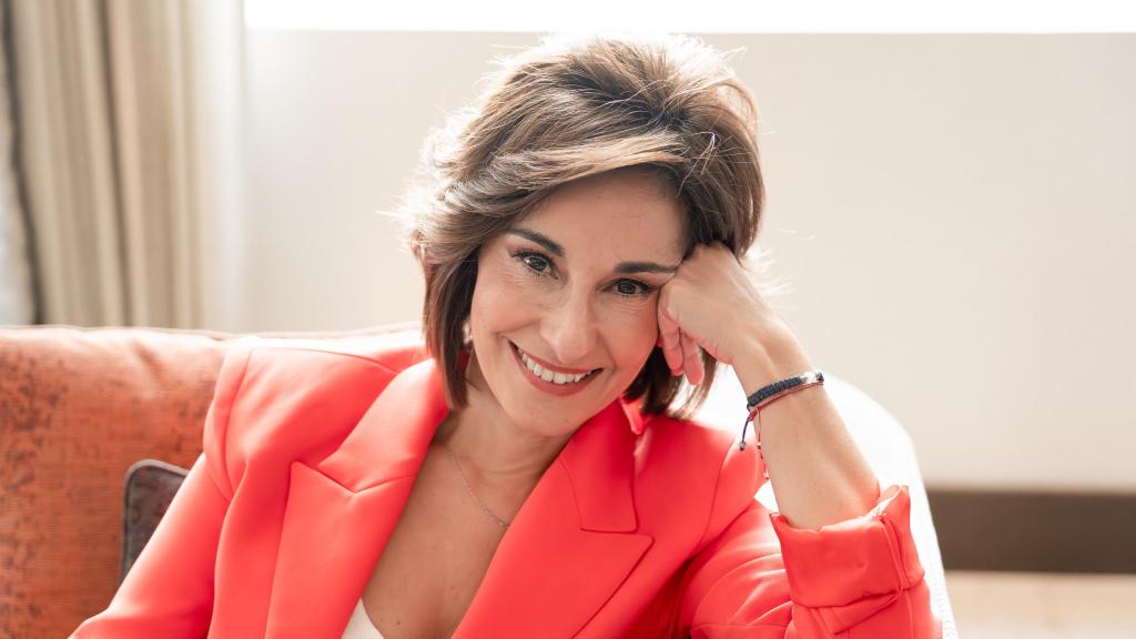 La presentadora Adela González, en uno de los salones del JW Marriott Hotel Madrid.