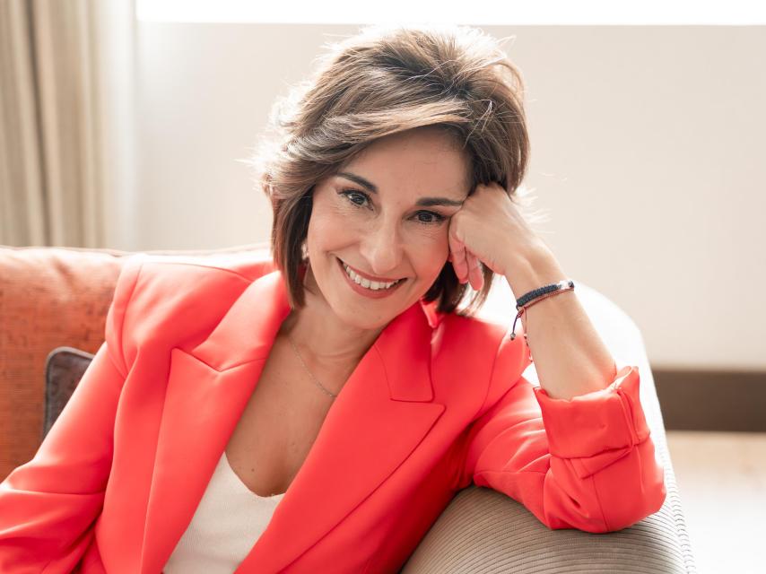 La presentadora Adela González, en uno de los salones del JW Marriott Hotel Madrid.