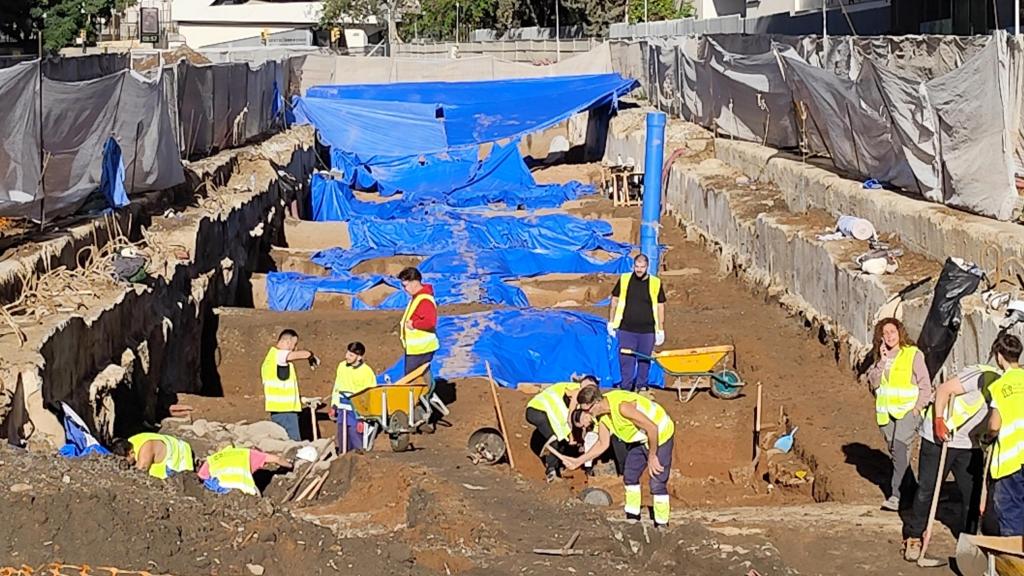 Trabajos arqueológicos en el tramo del Metro de Málaga en la calle Hilera.