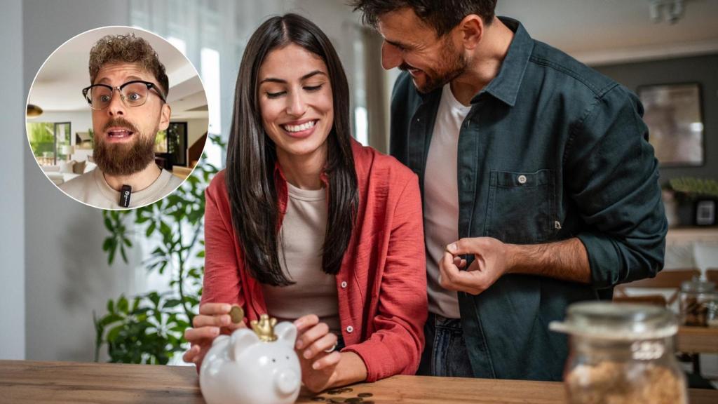 El experto en finanzas David Ramírez y una pareja joven ahorrando dinero.
