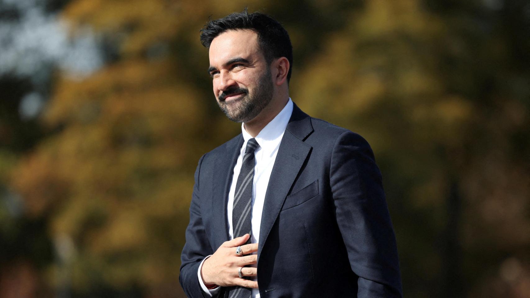 Zohran Mamdani, alcalde de Nueva York, asiste a una rueda de prensa en el distrito de Queens.