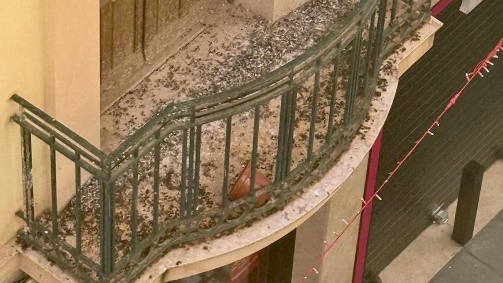 Imagen de como se encuentra un balcón de la localidad.