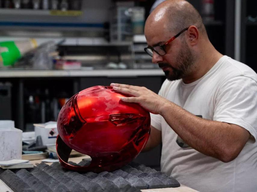 Los cascos han sido pintados a mano y fabricados artesanalmente.