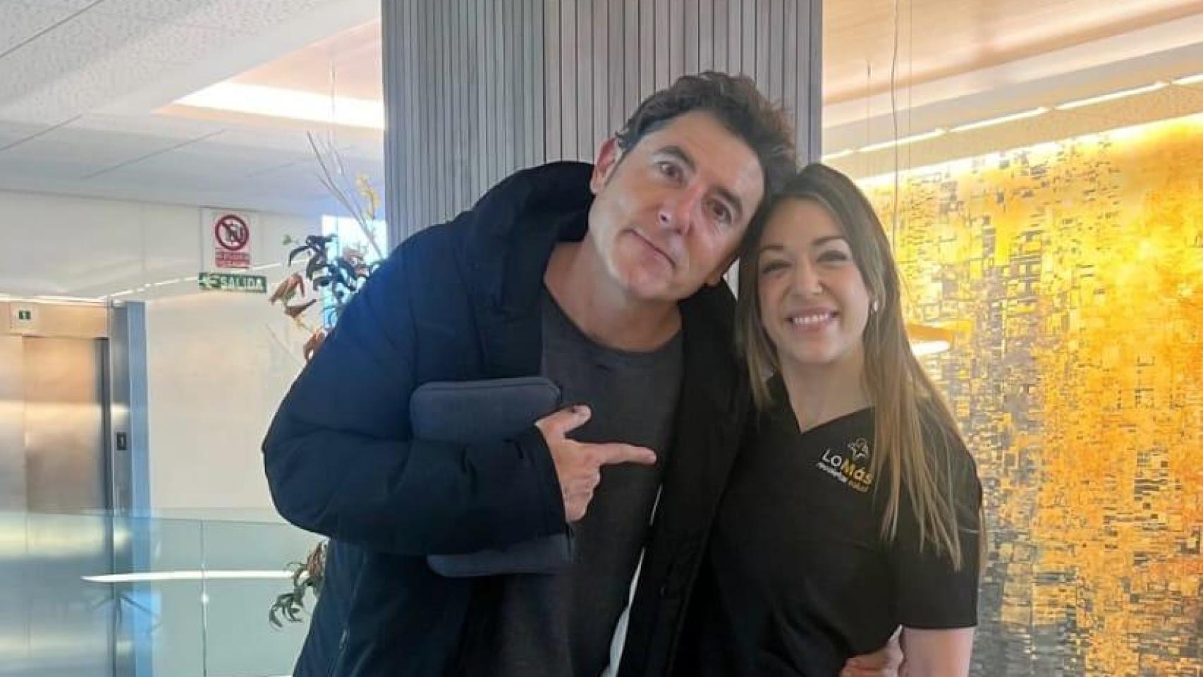 Manel Fuentesjunto a la doctora Celestino en Valladolid