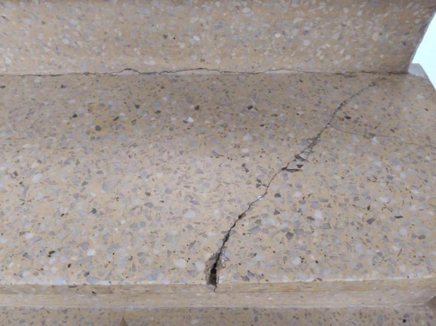 Estado de las escaleras del CEIP San Juan de la Peña en Jaca