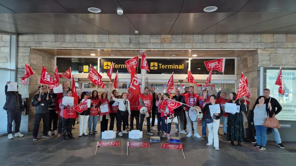 Imagen de archivo de una concetración en el aeropuerto de Alvedro