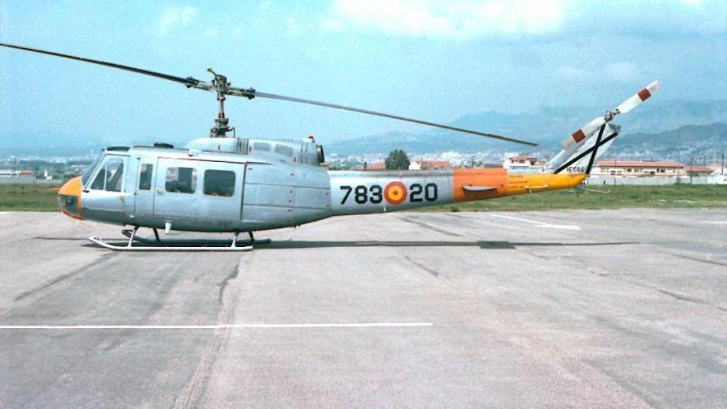 Helicóptero Augusta Bell 205 (HE-10). Helicóptero de enseñanza en la EMH hasta el año 1993.