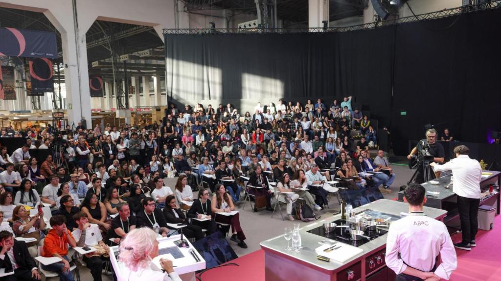 El auditorio hasta la bandera para ver la ponencia de Jordi Cruz.