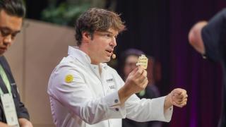 Jordi Cruz en el escenario del Forum Gastronomic de Barcelona.