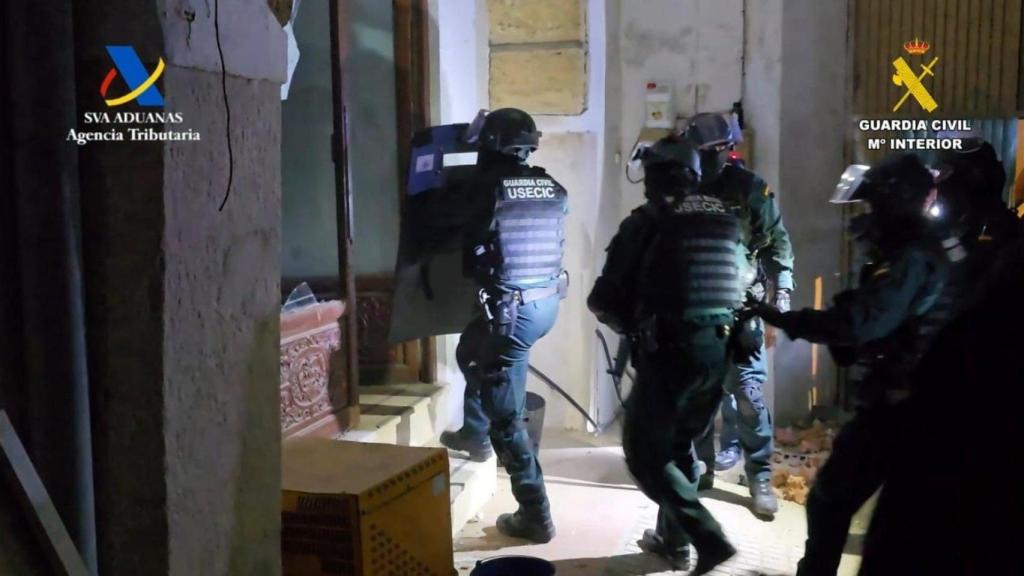 Imagen de la actuación llevada a cabo por la Guardia Civil en Osuna.