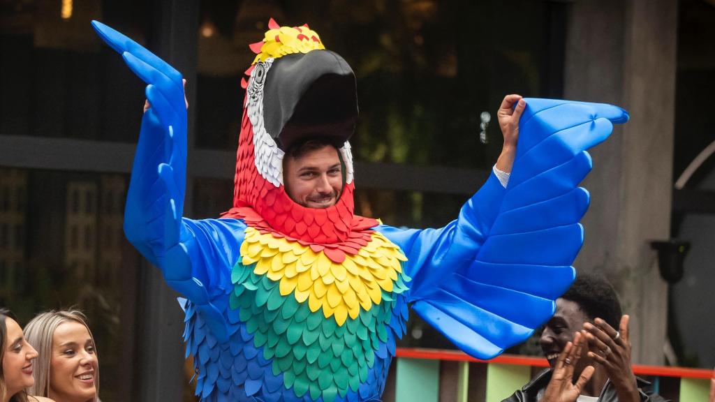 Jonay, concursante de 'Gran Hermano 20', junto a sus compañeros.