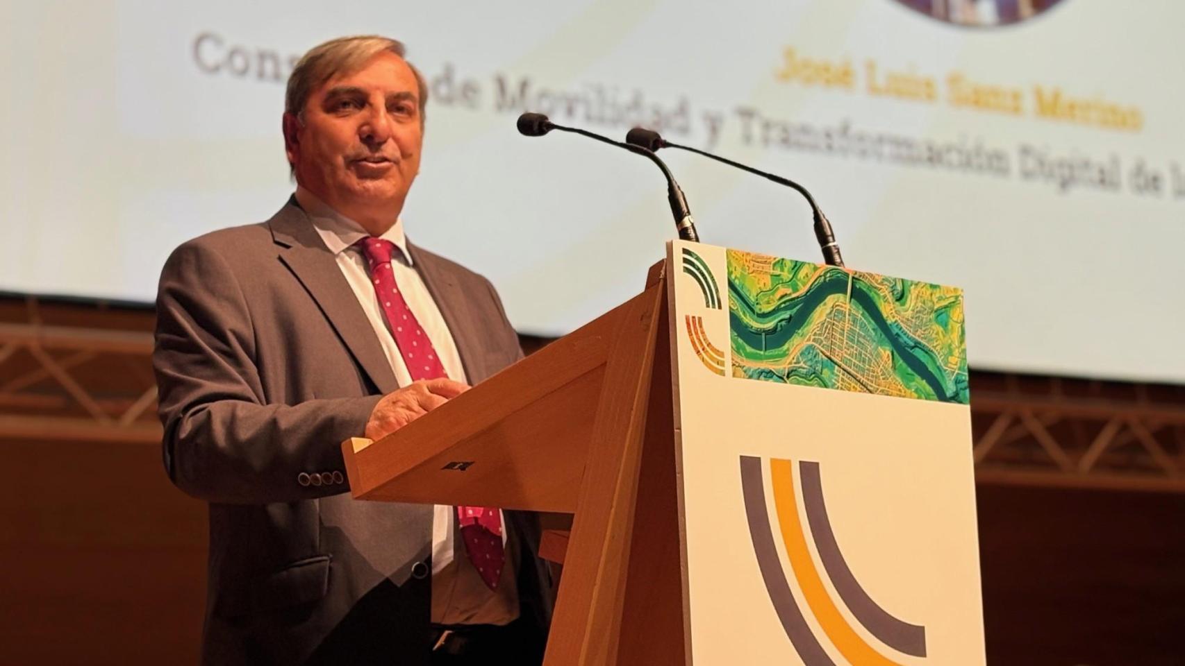 El consejero, durante su intervención.