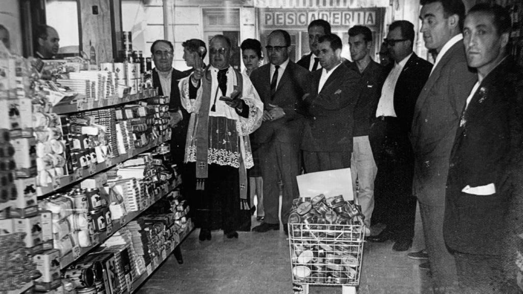 Inaguracion de Coalla ultramarinos en 1955.