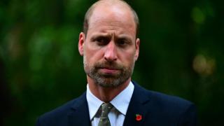 El príncipe Guillermo, en su visita a Río de Janeiro, ha respondido a las preguntas sobre los escándalos del expríncipe Andrés y la actual vida de su hermano, el príncipe Harry, con Meghan Markle.