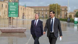 El presidente de Castilla-La Mancha, Emiliano García-Page y el vicepresidente segundo, José Manuel Caballero, este viernes en Palermo (Italia).