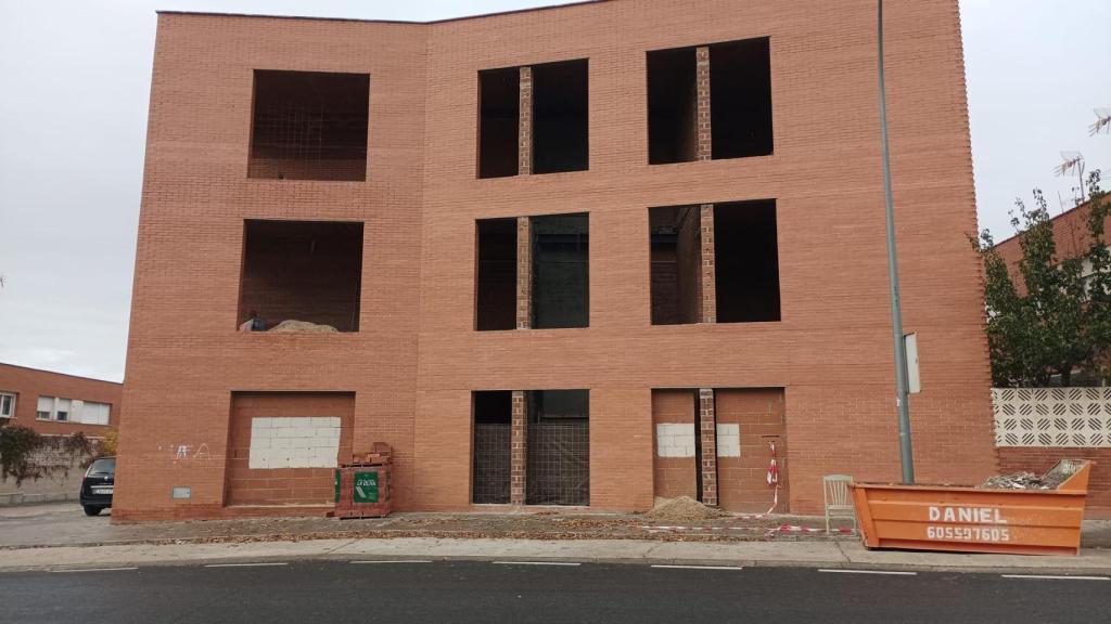 El inmueble en su estado actual, en la calle Hortensia del barrio de Azucaica.