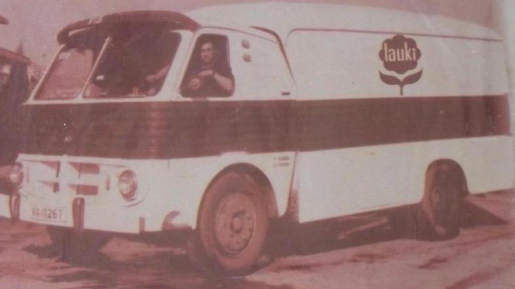 Camiones antiguos en los que se transportaba la leche Lauki
