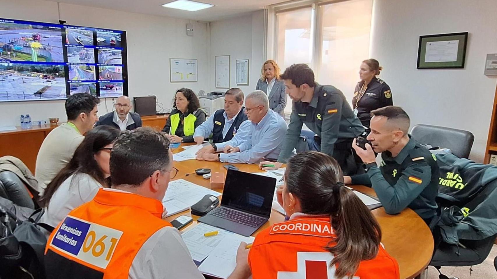 Imagen del ejercicio de simulacro llevado a cabo este viernes en el aeropuerto de A Coruña.