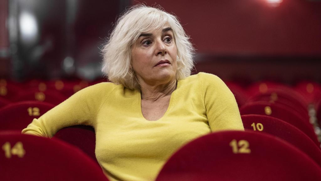Anabel Alonso, sentada en el Teatro Infanta Isabel.