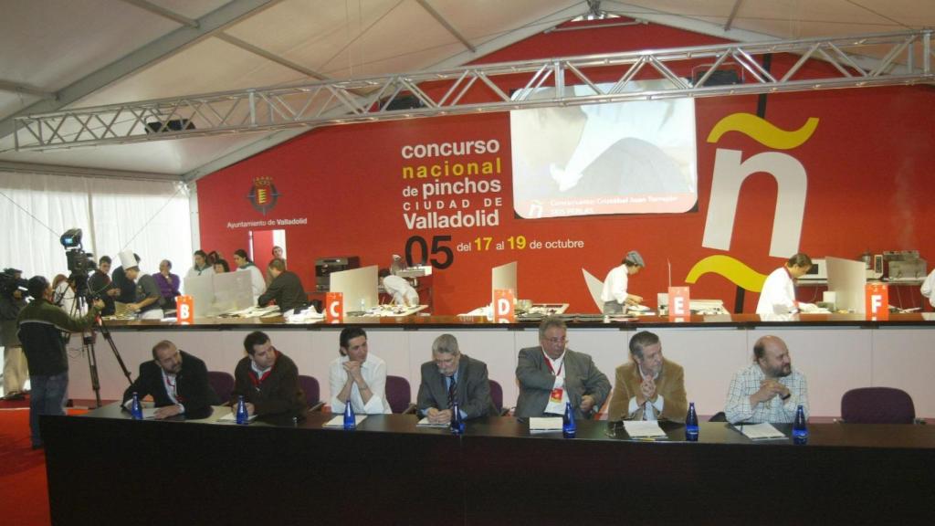 Jurado de la primera edición del concurso con Ángel Garo entre ellos.