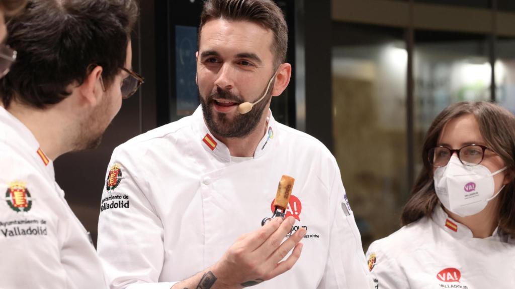 El cocinero Emilio Martín del restaurante Suite 22 durante la presentación del XVIII Concurso Nacional de Pinchos y Tapas Ciudad de Valladolid y del VI Campeonato Mundial de Tapas