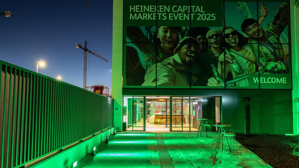Entrada de Torre Cruzcampo, el espacio de formación y empleabilidad de Fundación Cruzcampo, brazo social de HEINEKEN España.