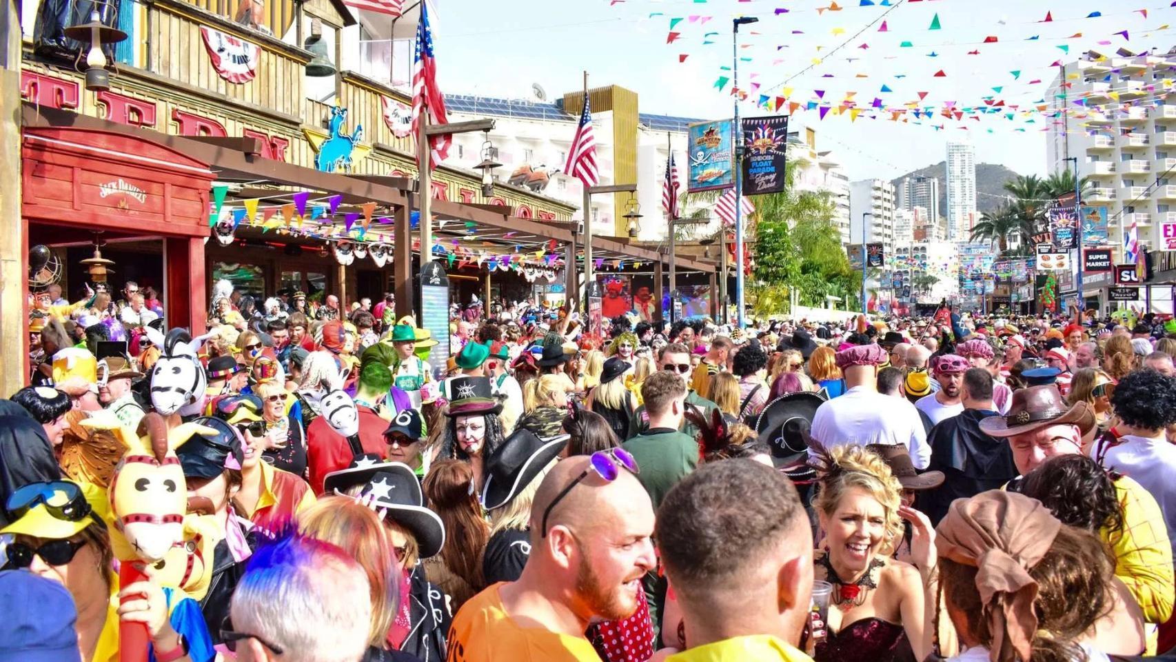 Participantes de una edición anterior de la Fancy Dress Party