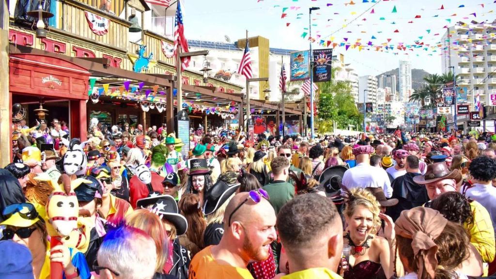 Participantes de una edición anterior de la Fancy Dress Party