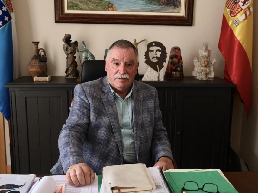O alcalde de Oleiros, Ángel García Seoane, durante a entrevista con Quincemil.