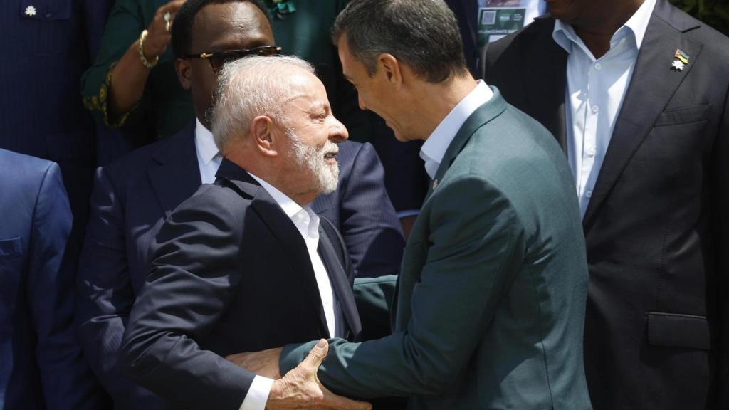 El presidente del Gobierno saluda a su homólogo brasileño, Lula da Silva.